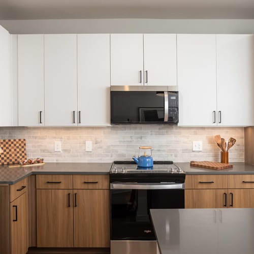 under cabinet lighting in kitchen